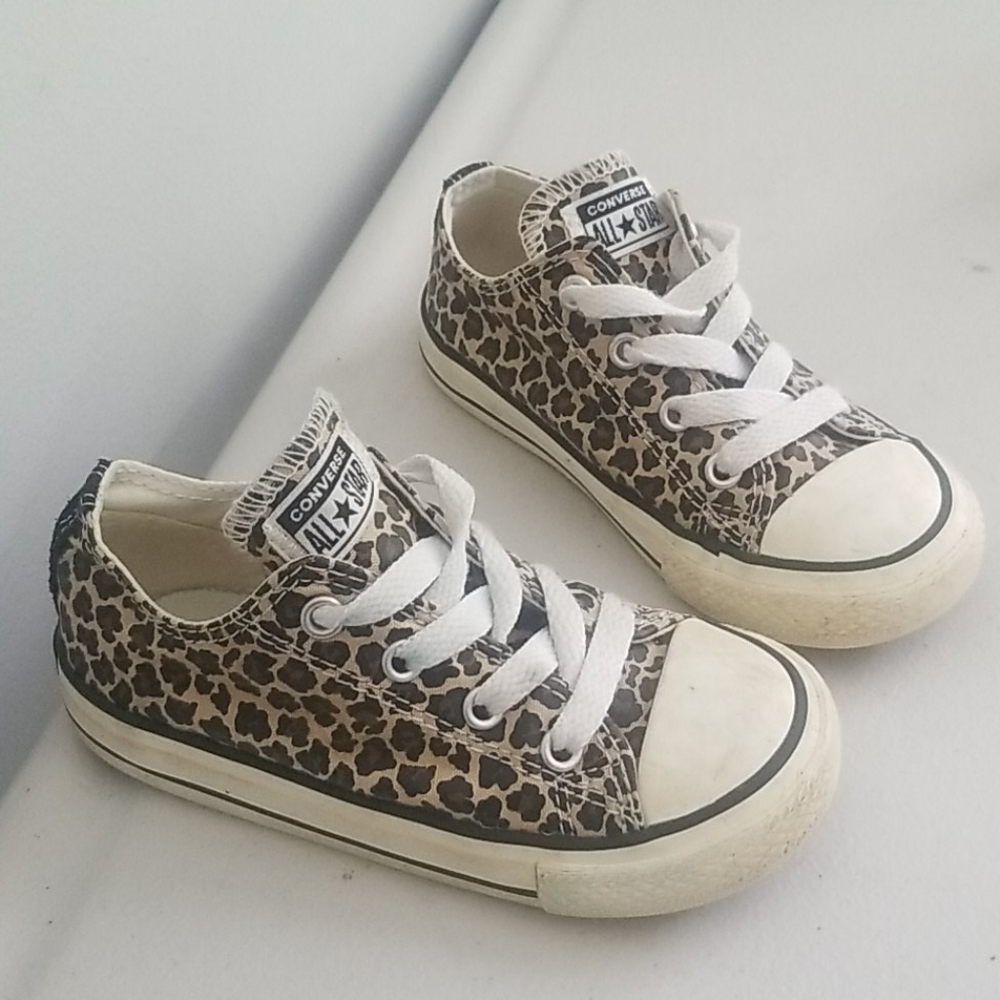 Leapord converse